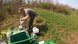 #137 Review: Solo 421S Portable Chest Mount Hand Spreader and Overseeding My Clover Plot ?