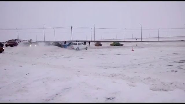 В Ярославле активизировались любители зимнего дрифта смотреть онлайн