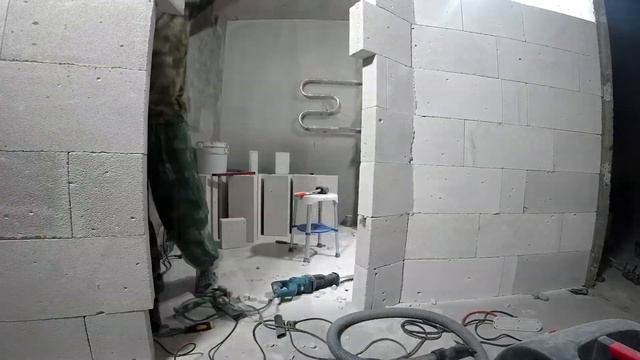 Кладка межкомнатных перегородк из блоков на пену цемент MAKROFLEX. Кладка перегородных блоков. смотреть онлайн
