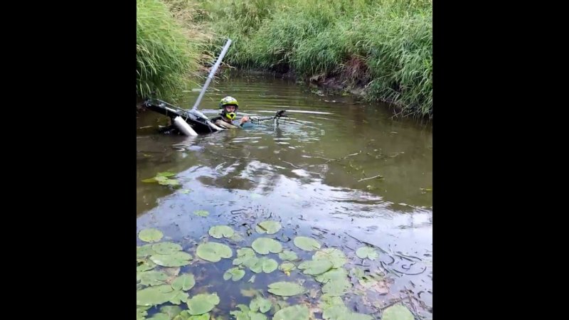 Работа мотоцикла под водой