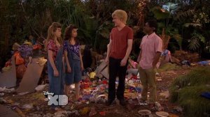 "Pair of Kings" Clip - The Oogli Stick Guest Starring Eden Sher 3x09