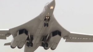 Вылет стратегического ракетоносца Ту 160 с авиабазы Энгельс   Departure strategic bomber Tu 160