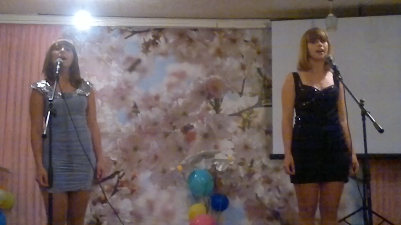 Девушки поют песню смотреть онлайн