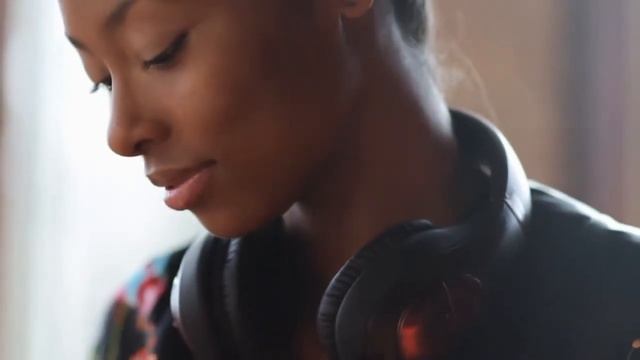 Klipsch Mode M40 - Noise Canceling Headphones смотреть онлайн