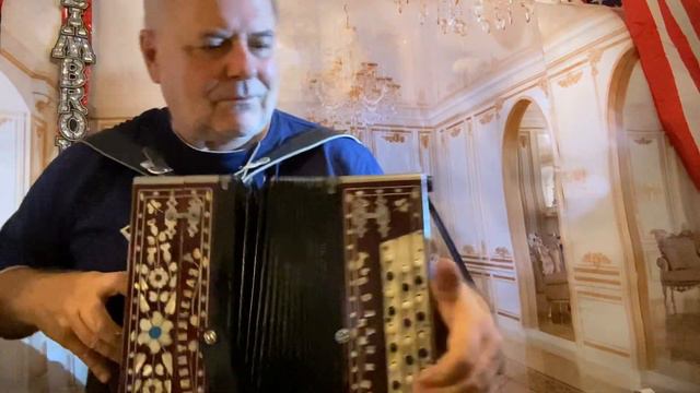 гармонь ЛЮБИТЕЛЬСКАЯ и её евроремонт (в Германии). Ролик 3-й, игра на пробу после (моего же) ремонт смотреть онлайн