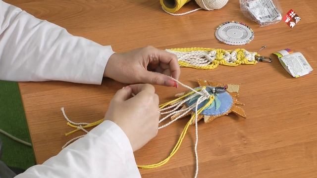 Мастер класс брелок в технике макраме смотреть онлайн