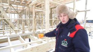 Заказчик сам поднимает фронтон в каркасном доме! Построй Себе Дом.