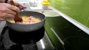 Пшеничная каша с мясом и зажаркой.Готовим пшеничную кашу с свининой и овощами.Вкусная пшеничная каш
