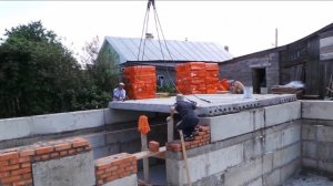 Строительство фундамента для дома с подвалом из бетона блока плит перекрытия и одинарного кирпича