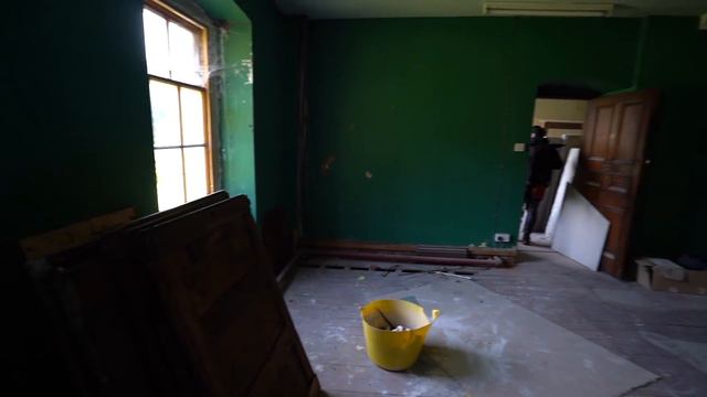 THE REAL RESIDENT EVIL MANSION | Abandoned Millionaires Mega Mansion everything left behind смотреть онлайн