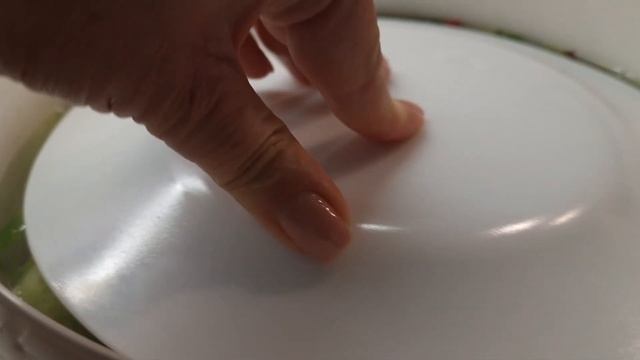 ?как быстро заквасить зелёные  помидоры . зелёные ??? острые квашеные помидоры???.