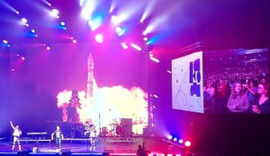 Россия  —  песня Сергея Войтенко и дуэта Баян Микс зал встал