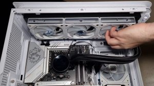 Montech King 95 White PC Case / Building a Gaming PC