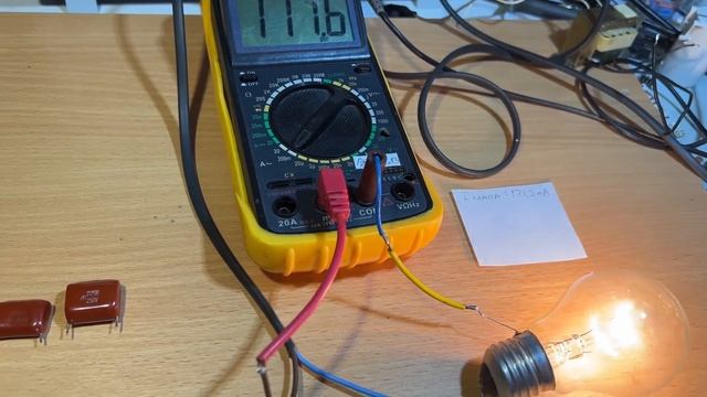 ХИТРОСТЬ ЭЛЕКТРИКА.Как с помощью конденсатора уменьшить яркость лампы на 220 Вольт смотреть онлайн