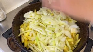 Жареная картошка с луком как правильно пожарить.