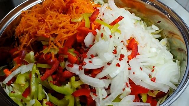 Пикантный салат из капусты на зиму без стерилизации. смотреть онлайн