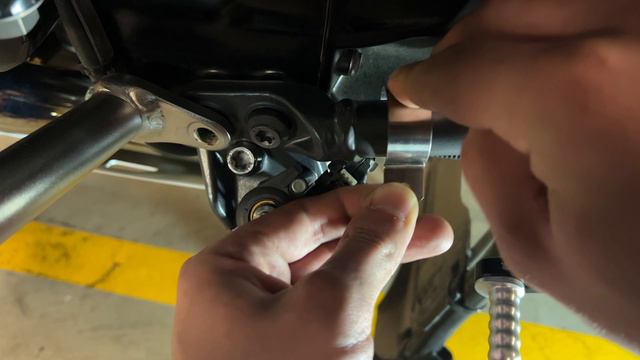 Installing MUST have accessories on a BMW GS смотреть онлайн