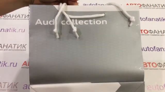 Бумажный подарочный пакет Audi Collection Paper bag, Size S, артикул 7281100101