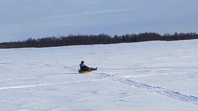 Снегоход и ватрушки покатушки. Катание на ватрушке за снегоходом. Зимний экстрим. смотреть онлайн