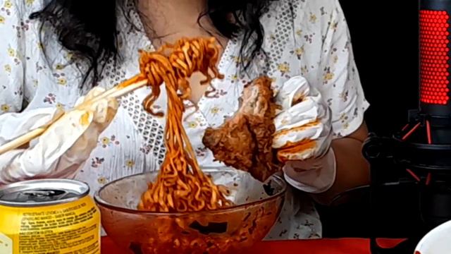 🔥🍜 PROBANDO el RAMEN más PICANTE | COLABORO con SUSCRIPTORA |SE PONE MAL | AM - ASMR смотреть онлайн