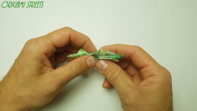 Оригами самолёт из купюры