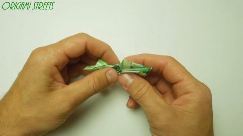 Оригами самолёт из купюры
