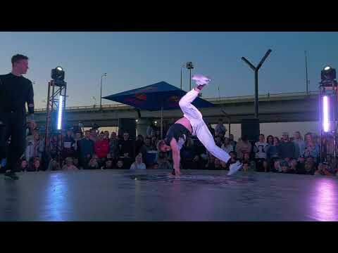 POWERMOVE BATTLE 1x1 ↔ Muha vs Akra ↔ 1'4 ↔ COMBONATION x3 #combonationX3 #bmvideo смотреть онлайн