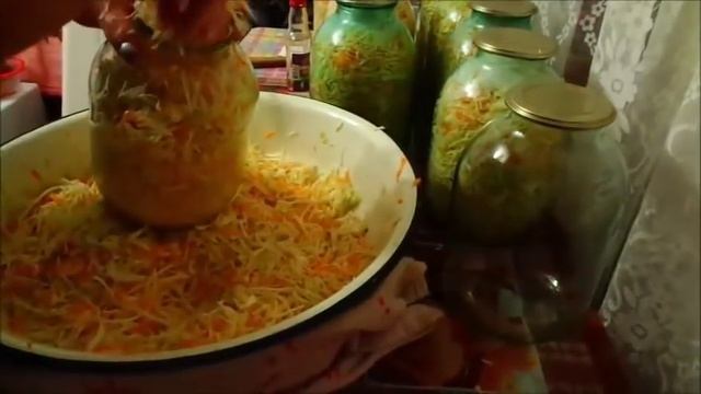 ПРОСТОЙ СПОСОБ ЗАСОЛКИ КАПУСТЫ НА ЗИМУ.Засолка капусты в банках на зиму горячим посолом.