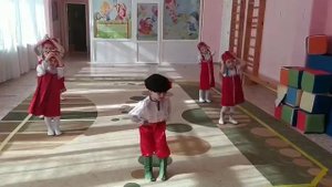 Танец "Валенки" в исполнении группы "Улыбка" детского садика "Росинка"