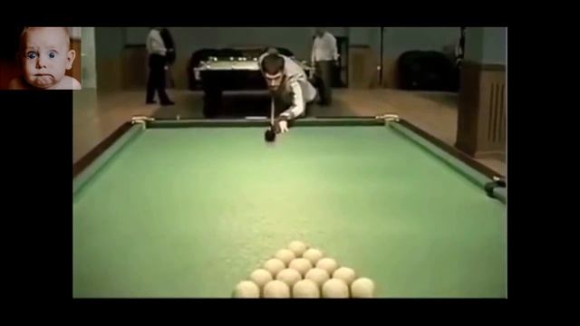 бильярдист задумался над сложным ударом