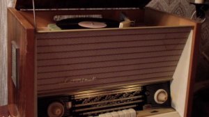 Музыка из к/ф "Три тополя на Плющихе"