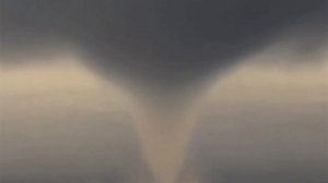 В Сочи после мощного смерча продолжает действовать штормовое предупреждение