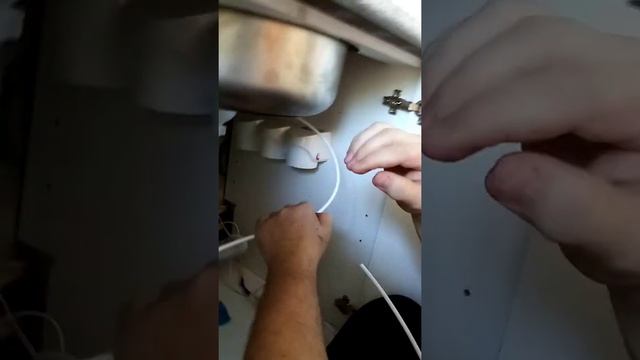 Установка фильтра для водопроводной воды "Гейзер" на кухне. смотреть онлайн