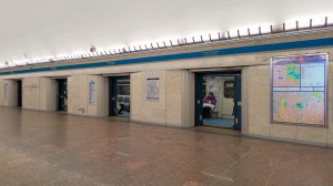 ?? Только в Петербургском метро есть такие станции. Станции закрытого типа.