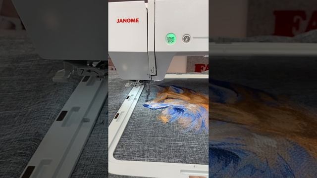 Работа вышивальной машины Janome Memory Craft 550E