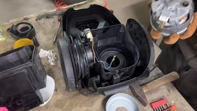 Пылесос Bosch GS10/ Громко работает/Разбираем/Чистим