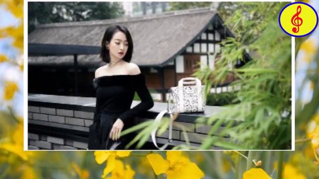 宋茜又美又飒，穿一字肩上衣配皮裤凹造型，身材高挑气场十足 смотреть онлайн