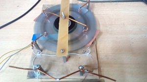 Однодисковая электростатическая машина