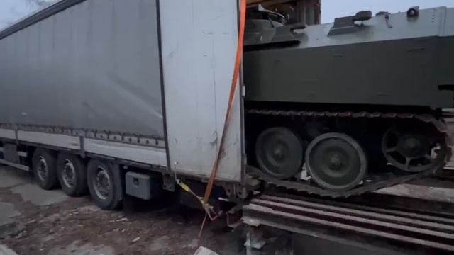 Британские БТР Spartan доставляются на Украину в гражданских грузовиках