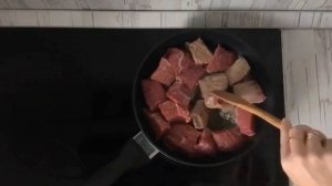 ГОВЯДИНА ТУШЕНАЯ С ЛУКОМ