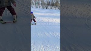Обучение ребенка горным лыжам(2.2 года)! ski - 2.2 years old!