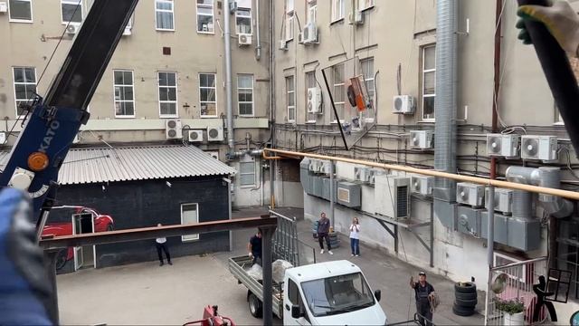 Монтаж алюминиевых конструкций с крупноформатными стеклопакетами