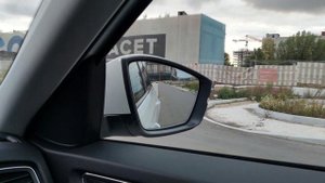 Skoda Kodiaq опускание правого зеркала.