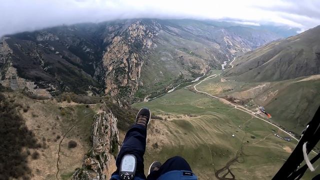 Флай Чегем. Забираюсь выше по хребту к вершине горы. смотреть онлайн
