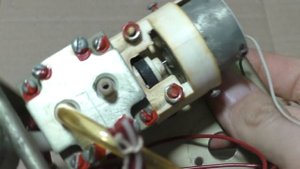 И ТУТ В ДВИГАТЕЛЕ ДРАГ-МЕТАЛЛ ВЫСОКОЙ ПРОБЫ КОТОРЫЙ ВЫ ПРОПУСКАЛИ МИМО