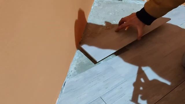 Неприятный сюрприз от Kerama Marazzi. Легко размечаем, режем, укладываем керамогранит под 45°.