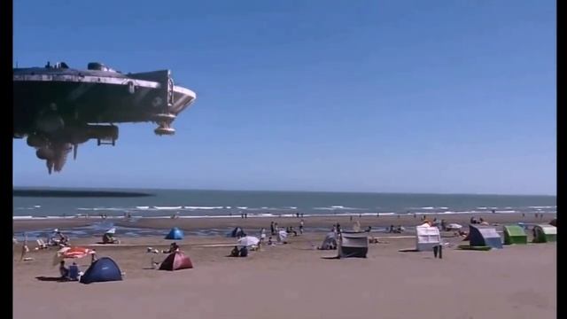 НЛО. Космический корабль завис над пляжем смотреть онлайн