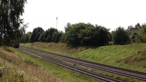 Грузовые тепловозы 2ТЭ10М-2894 и 2ТЭ10М-3551 с грузовыми составами на перегоне Витебск/Чепино