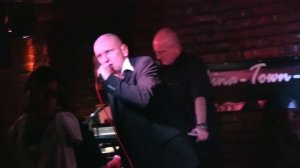 НОМ. - Черные лапки.