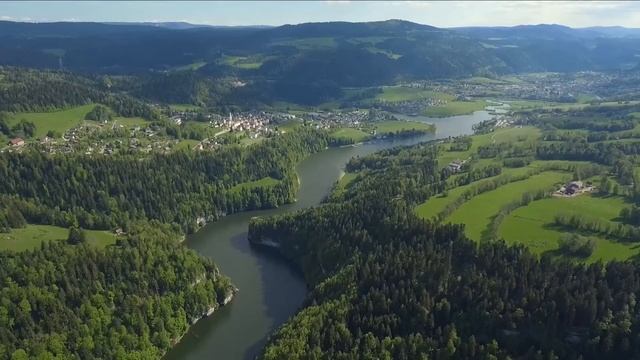 Calm music for relaxation with the sound of the murmur of water. смотреть онлайн